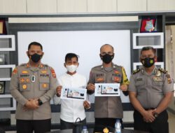 Dua Orang Yang Beruntung Mendapatkan Paket Umroh Dari Polres Aceh Timur