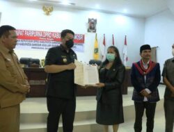 Sorta Siahaan Ucapkan Selamat Sukses Properubahan Pada Rapat Paripurna DPRD Samosir