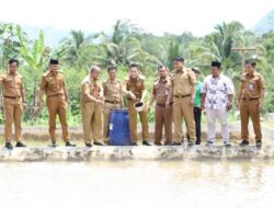 Wabup Lampura Lepas Ribuan Bibit Ikan