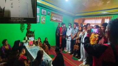 Vandiko Gultom Turut Berduka Atas Meninggalnya Kades Lumban Pinggol