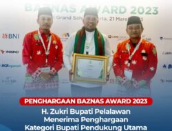 Bupati Pelalawan H. Zukri Terima Penghargaan BAZNAS Republik Indonesia Award 2023