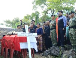 Bupati Samosir Hadiri Pemakaman Serka Anumerta Roybertus Simbolon