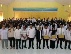 Pj Bupati Aceh Timur Serahkan 130 SK PPPK Tenaga Kesehatan