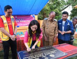 Wabup Samosir Bersama Presiden Lions Club Medan Seruni District 307A2 Resmikan Pompa Air Solar Panel