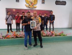 Penghargaan “Sahabat Pers” untuk Kapolres Aceh Timur di Milad AWAI Ke 4