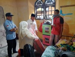 Dinas Sosial Salurkan Bantuan Terhadap Dua Warga Lumpuh Di Kecamatan Peureulak Barat