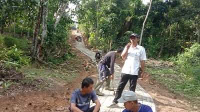 Kades Tarumanagara Bangun Paving Blok Dengan Maksimal, Saedin Buat Berita Fitnah Di Medsos
