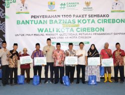 1.300 Paket Sembako Diserahkan Kepada Imam, Guru Ngaji Hingga Petugas Kebersihan