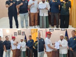 Kalapas Calang Serahkan Surat Bebas kepada Narapidana Penerima Amnesti Presiden