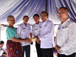 Pemkab Samosir Kembali Bantu Korban Kebakaran Sidani, Wabup Serahkan Adminduk dan Uang Tunai