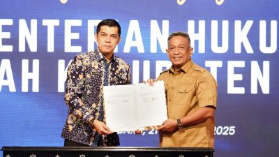 Komitmen untuk Keadilan, Bupati Rokan Hulu Terima Penghargaan dari Kemenkumham RI