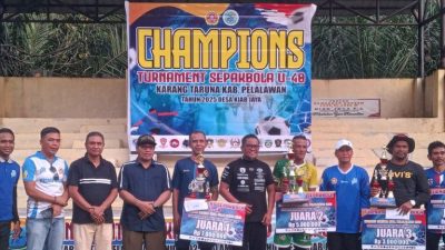 Bupati Pelalawan H. Zukri S.M M.M  Resmi Tutup Turnamen Usia 40 Tahun (U 40) Karang Taruna Desa Kiyap Jaya Kecamatan Bandar Sekijang