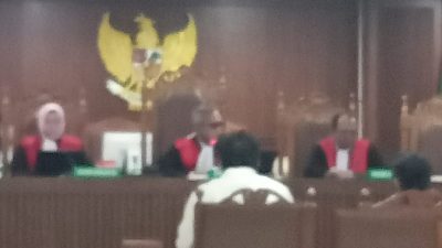 Pengeroyok Putri Indonesia Favorit 2010 Divonis Majelis Hakim PN Jakarta Pusat Percobaan Dari Ancaman Maksimal Pasal Dakwaan Lima Tahun Enam Bulan Penjara