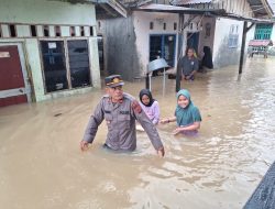  Kapolsek Idi Rayeuk Tinjau Langsung  KeLokasi Banjir di Desa Kuta Blang