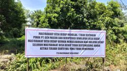 Desa Dedap Kec.Tasik Putri Puyu,Kab.Meranti Memasang Baleho Larangan PT. GCN Untuk Beroperasi Di wilayah Desa Dedap