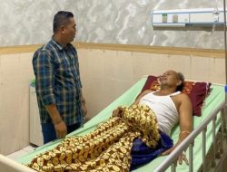 Tak Dapat Hadir Langsung, Wabup T. Zainal Utus Ajudan Jenguk Tgk. Awe