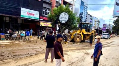“Gerak Cepat DLH Kota Langsa” Giat Pembersihan Sarana Prasarana dan Jalan Protokoler Paska Banjir