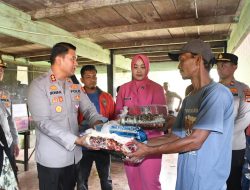 Turun ke Pengungsian, Kapolres Bersama Ketua Bhayangkari Cabang Aceh Timur Beri Bantuan dan Pengobatan Gratis