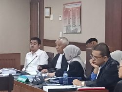 JPU Kejagung Tuntut Dua Karyawan PT Wana Kencana Mineral Empat Puluh Dua Bulan Penjara Karena Pasang Patok