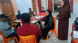 Sekdes Gampong Jawa dan staf perangkat desa juga kadus Tanpa Letih Bantu Warga