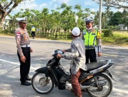 Hari ke-11 Operasi Keselamatan Seulawah 2026, Polres Aceh Timur Edukasi dan Lakukan Pengawasan Masif Kepada Pengguna Jalan