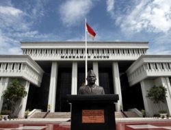 Terbukti Gelapkan Uang Lelang Rp1,9 Miliar, Majelis Kehormatan Hakim Berhentikan Tidak Dengan Hormat Hakim SW