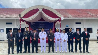 Semarak Kemerdekaan RI Ke-81: Kalapas Sinabang Mendampingi Bupati Simeulue Serahkan SK Remisi Umum bagi 63 Warga Binaan Lapas Sinabang