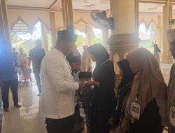 Pang Ateng Hadiri Maulid Nabi Muhammad SAW dan Santuni Puluhan Anak Yatim-piatu di desa Keude Birem Bayeun